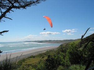 The clifftop edge of Wainui Reserve provides a good zone for parasailing.