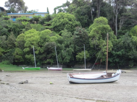 Waiting for a sail in Lorenzen Bay, Raglan