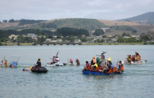 Rafts round the first buoy