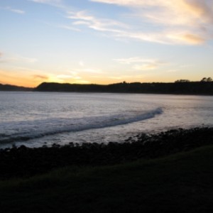 Manu Bay in the morning- Image Symac/Wikimedia Commons