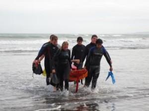 Raglan Surf Lifesaving training Taylor Scott, David Kinghorn, Hannah Lowther, Joshua Stannard, Keagan Gaarkeuken, Daniel Pene, Issac Gilmour (stretcher)