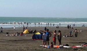 Open every day- swimming on Ngarunui Beach