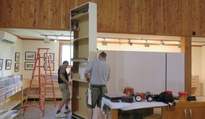 Brian and Geoff from Anderson Design manouvre the entrance sign into place