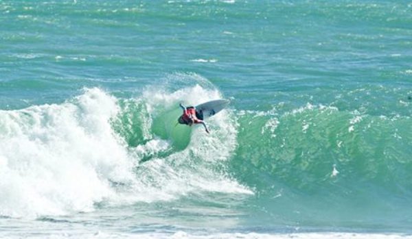 National Champion Billy Stairmand (Rag) took no time to show everyone how to tame unruly West Coast swells